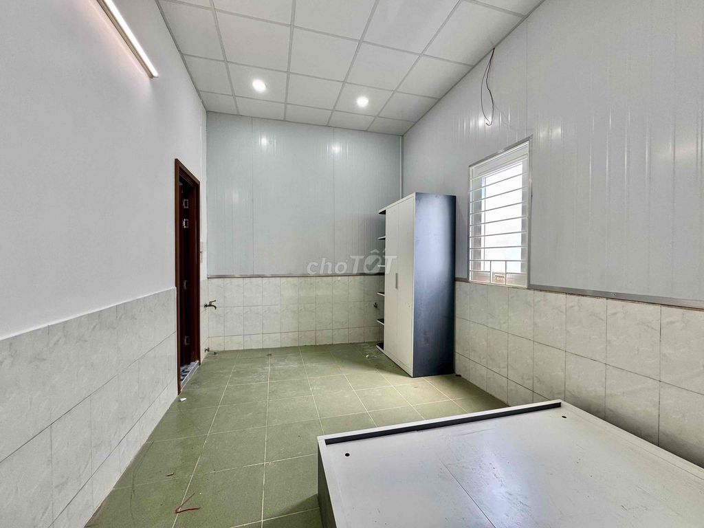 Lê Bôi-7.8 is available. 3 million6 is right near the charteral ueh, near the market.