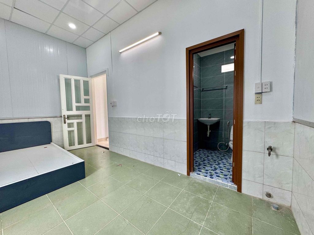 Lê Bôi-7.8 is available. 3 million6 is right near the charteral ueh, near the market.