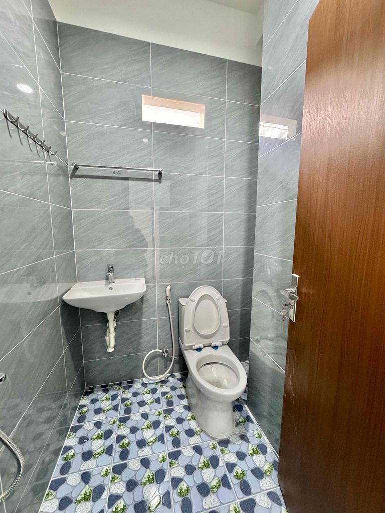 Lê Bôi-7.8 is available. 3 million6 is right near the charteral ueh, near the market.