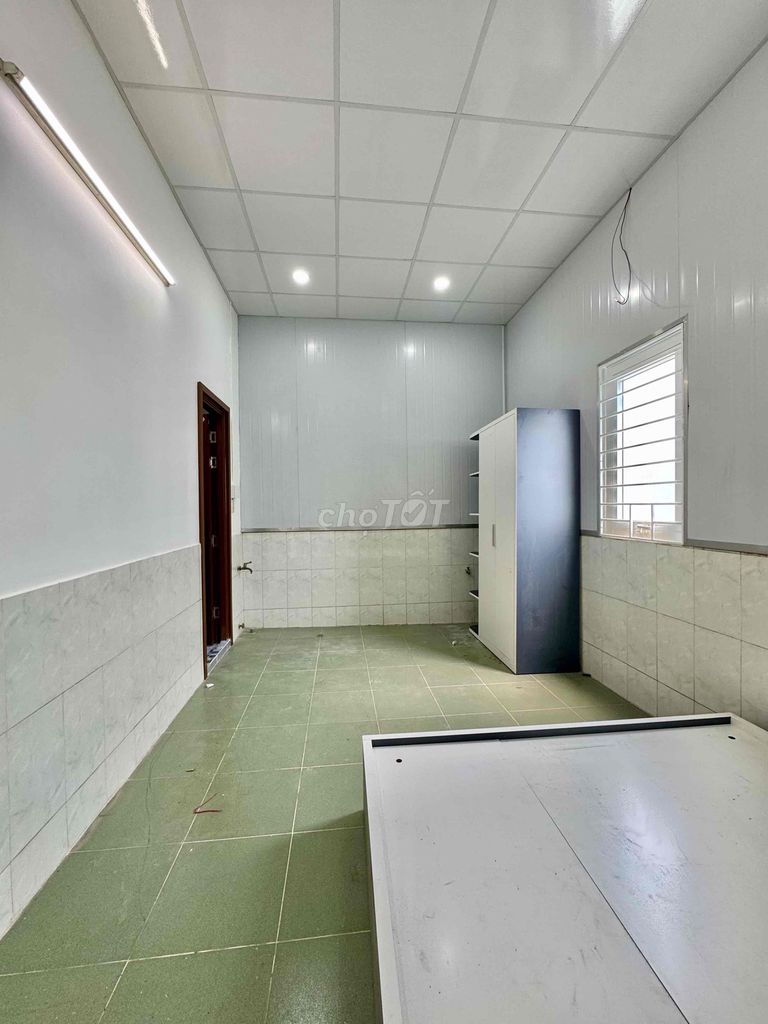 Lê Bôi-7.8 is available. 3 million6 is right near the charteral ueh, near the market.