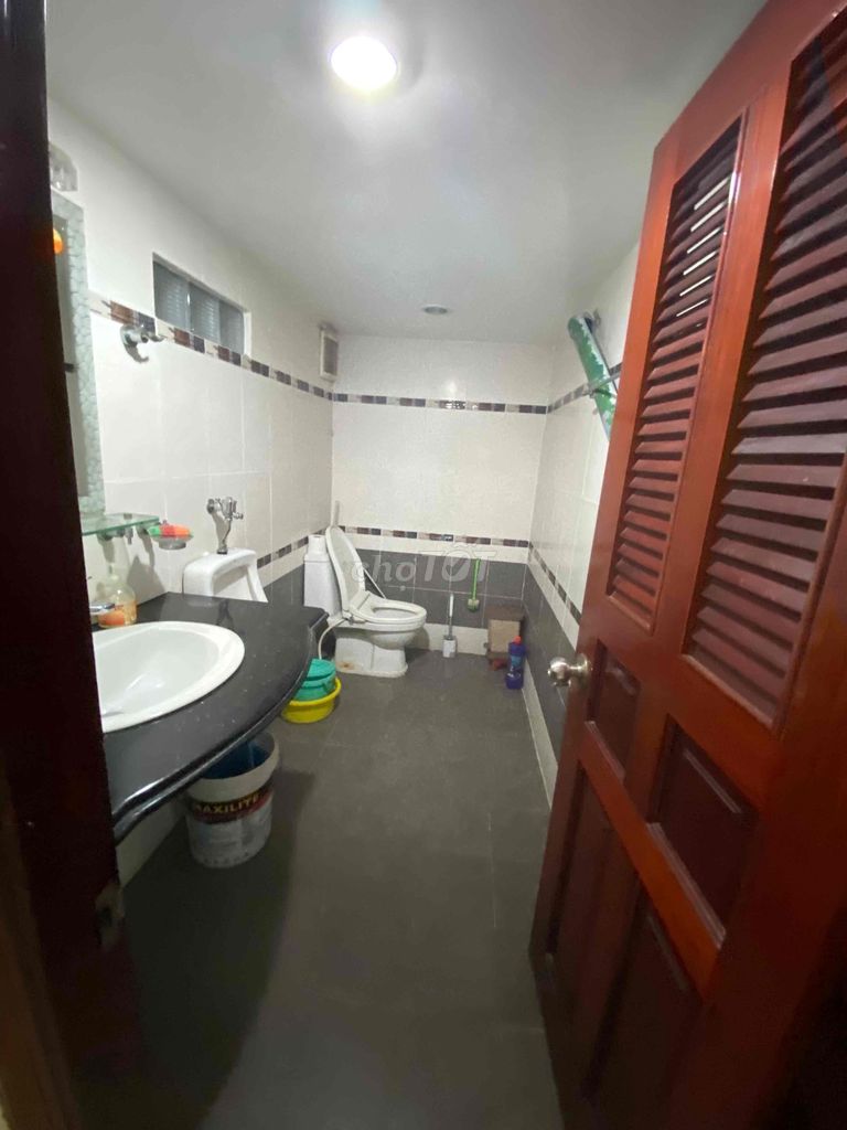 The root hxt 10 m Nguyễn Minh Hoàng(4 x20 m) is 1 roof floor.