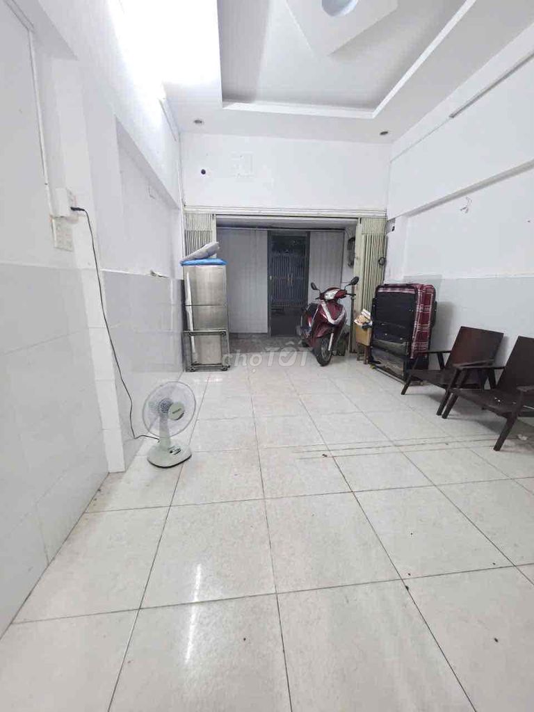 house 4 x10 Lý Chính Thắng. Car alley