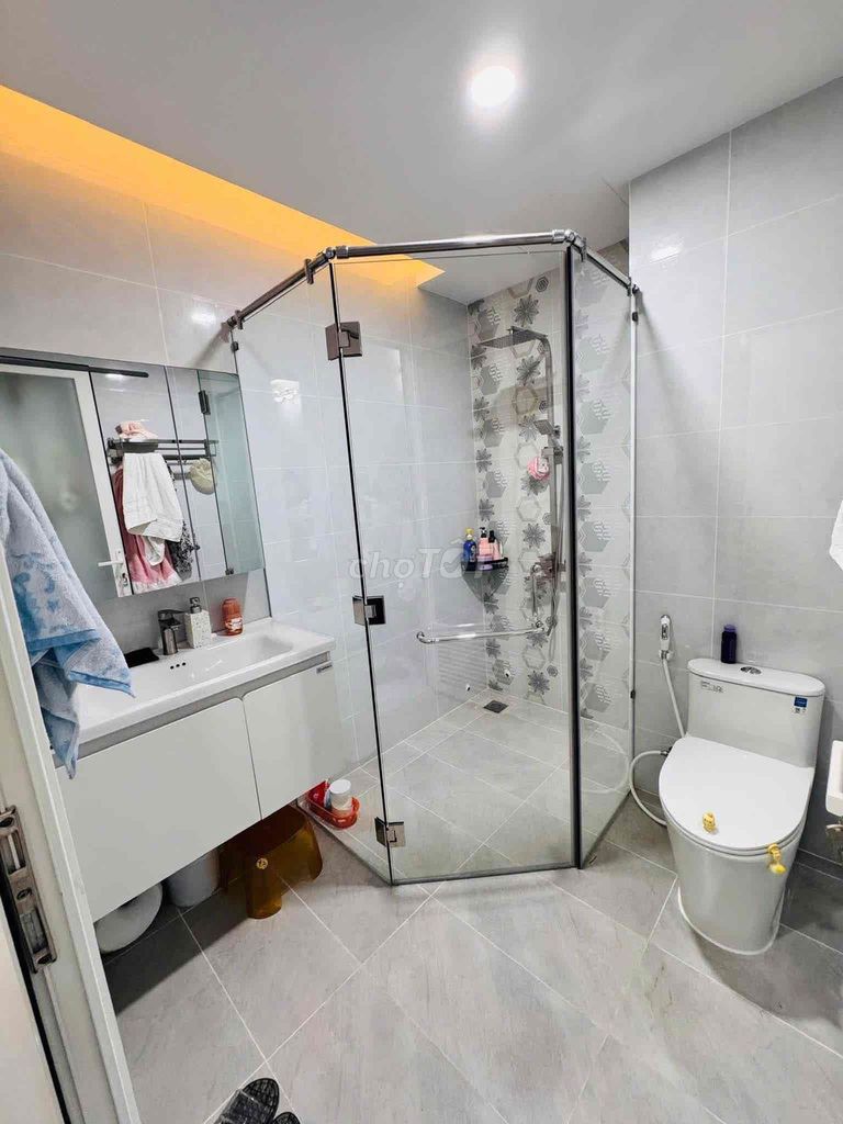 Renting a two-story four-story bedroom 3 toilets in the parking lot cost 18 million.