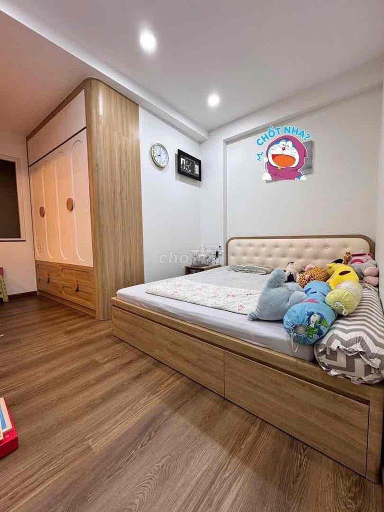 Renting a two-story four-story bedroom 3 toilets in the parking lot cost 18 million.