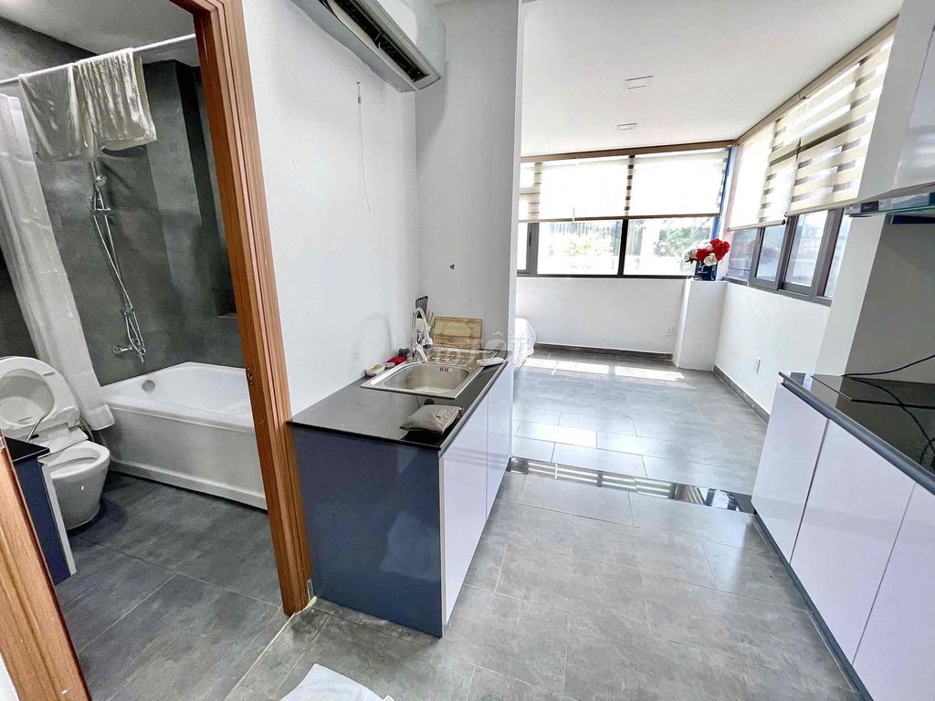 The kitchen apartment, a super open window near the South Side Bridge, the slag.