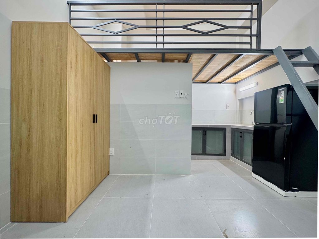 A 100 percent build-up motel - full comfort - in the open-air shower.