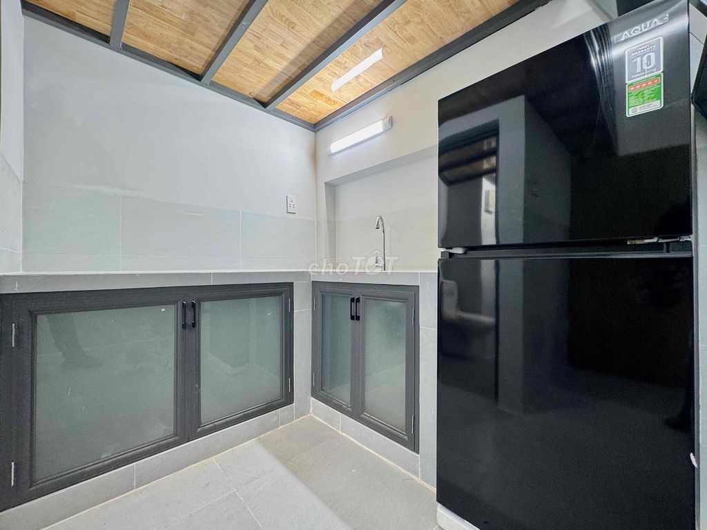 A 100 percent build-up motel - full comfort - in the open-air shower.