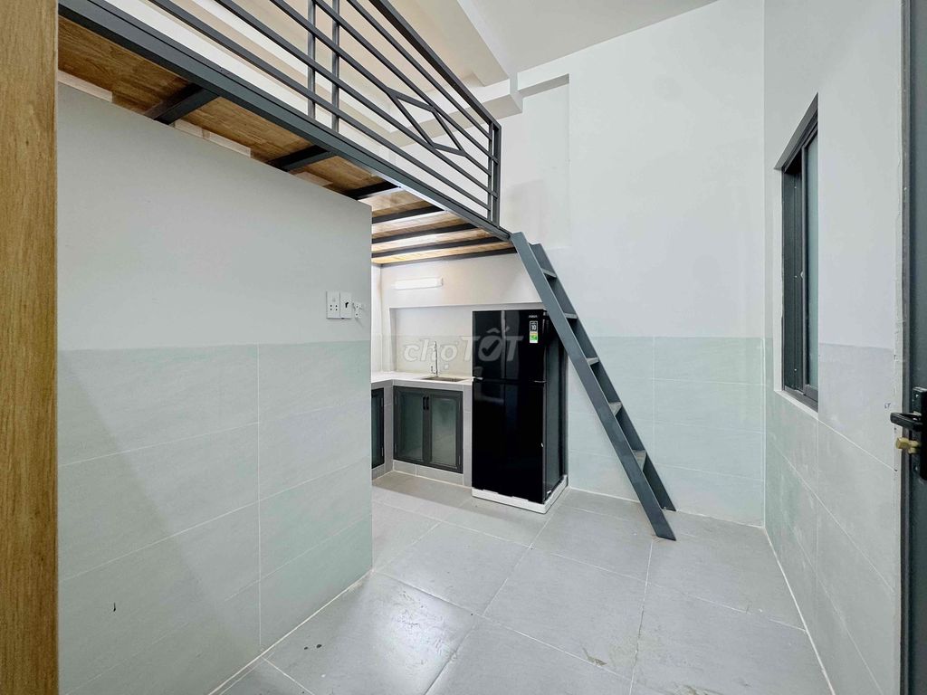 A 100 percent build-up motel - full comfort - in the open-air shower.