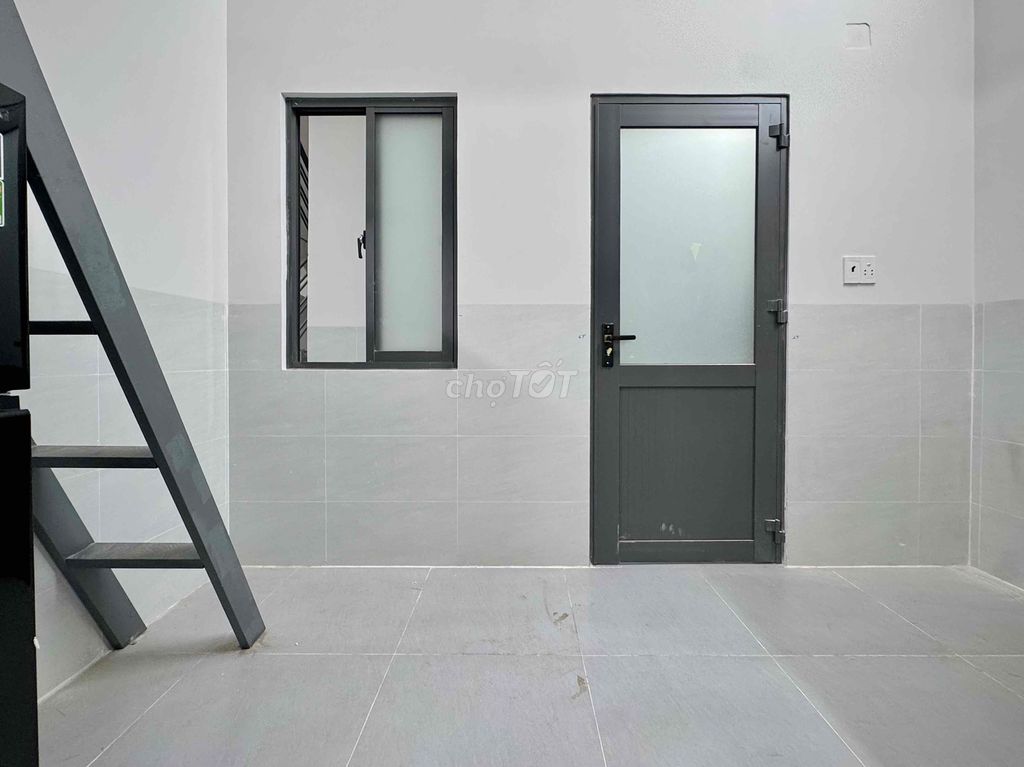 A 100 percent build-up motel - full comfort - in the open-air shower.