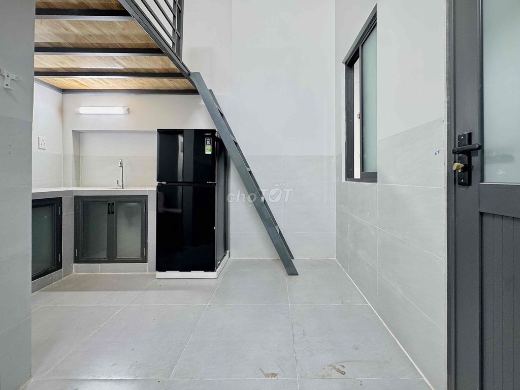 A 100 percent build-up motel - full comfort - in the open-air shower.