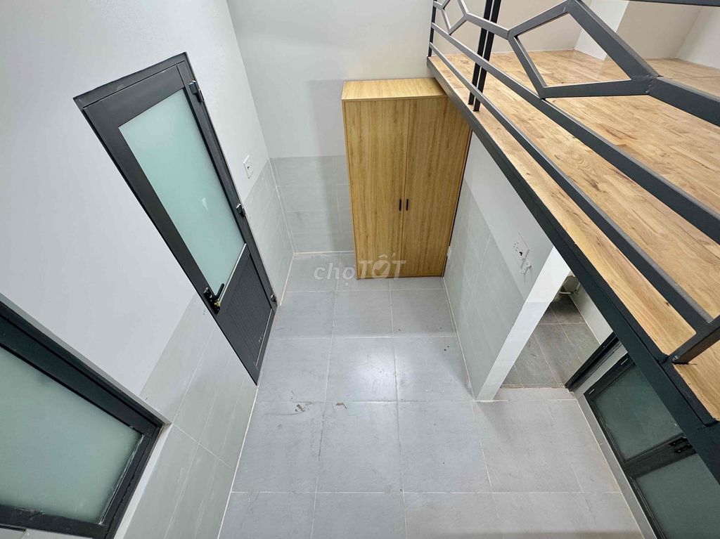 A 100 percent build-up motel - full comfort - in the open-air shower.