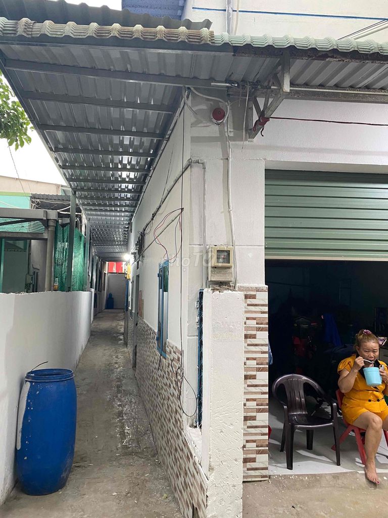 The motel near the market