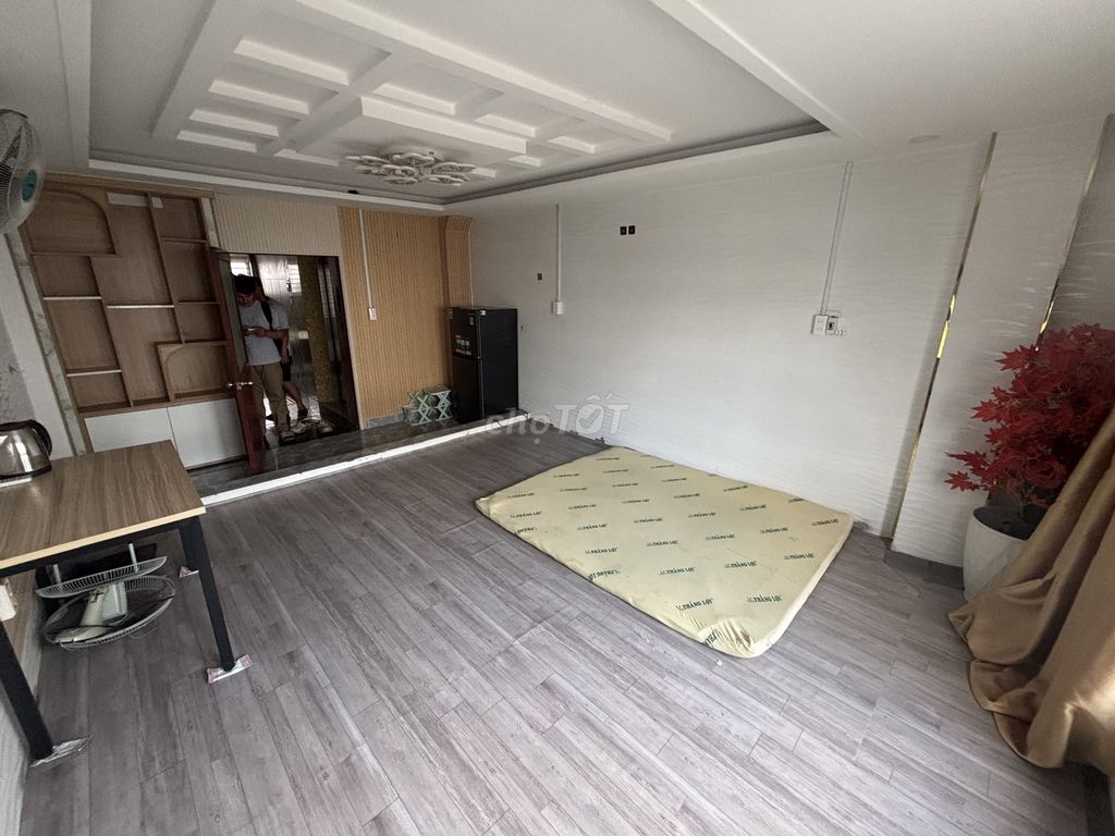 Cheap interior room - elevator - free car