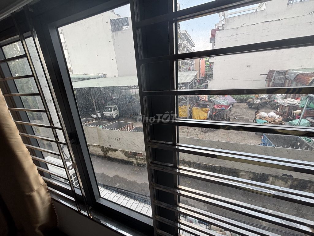 Cheap interior room - elevator - free car