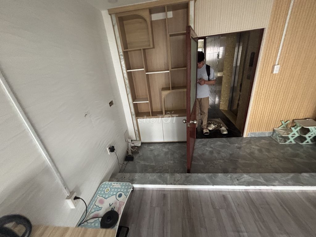 Cheap interior room - elevator - free car