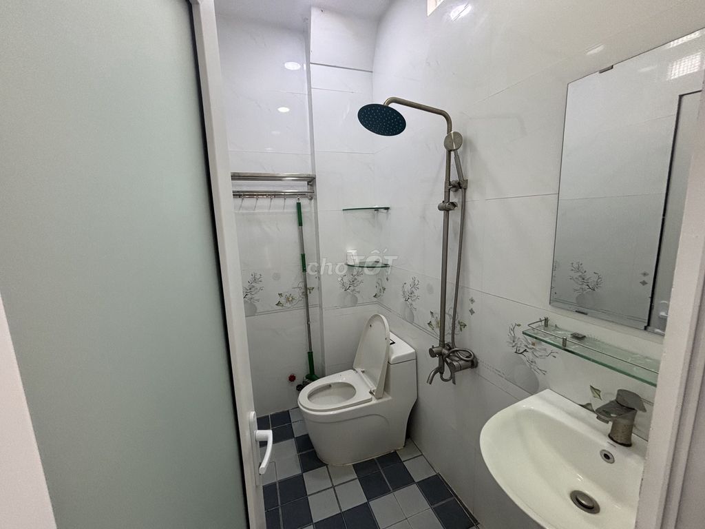 Cheap interior room - elevator - free car