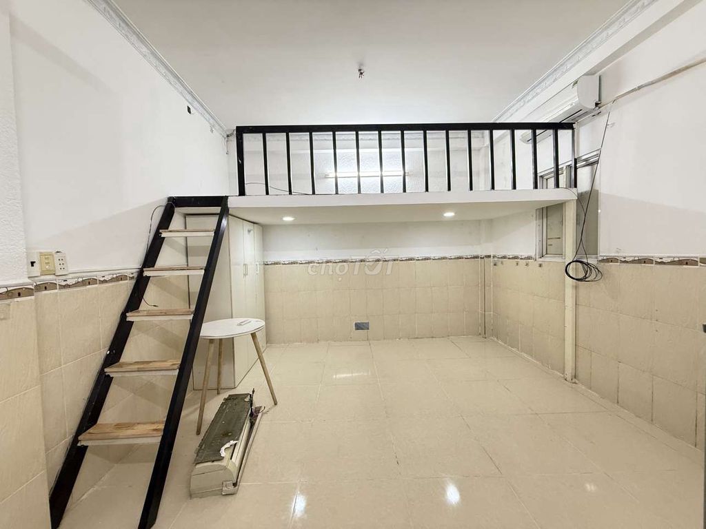 Room has 20 meters, full interior-- Lý Phục Man, 5 million a month.