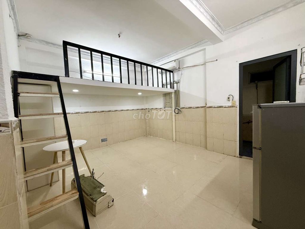 Room has 20 meters, full interior-- Lý Phục Man, 5 million a month.