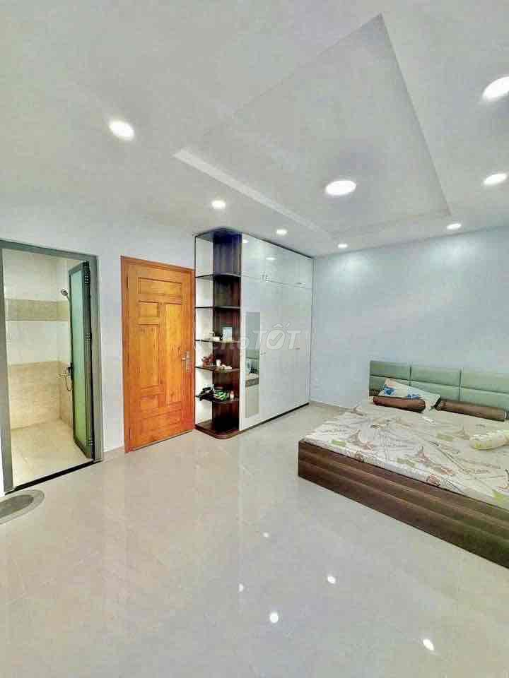 Rents: Room of the Full Family Services Room, Vietcong Fang, 187 District.