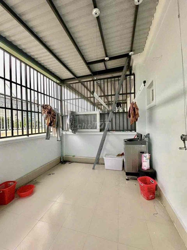 Rents: Room of the Full Family Services Room, Vietcong Fang, 187 District.