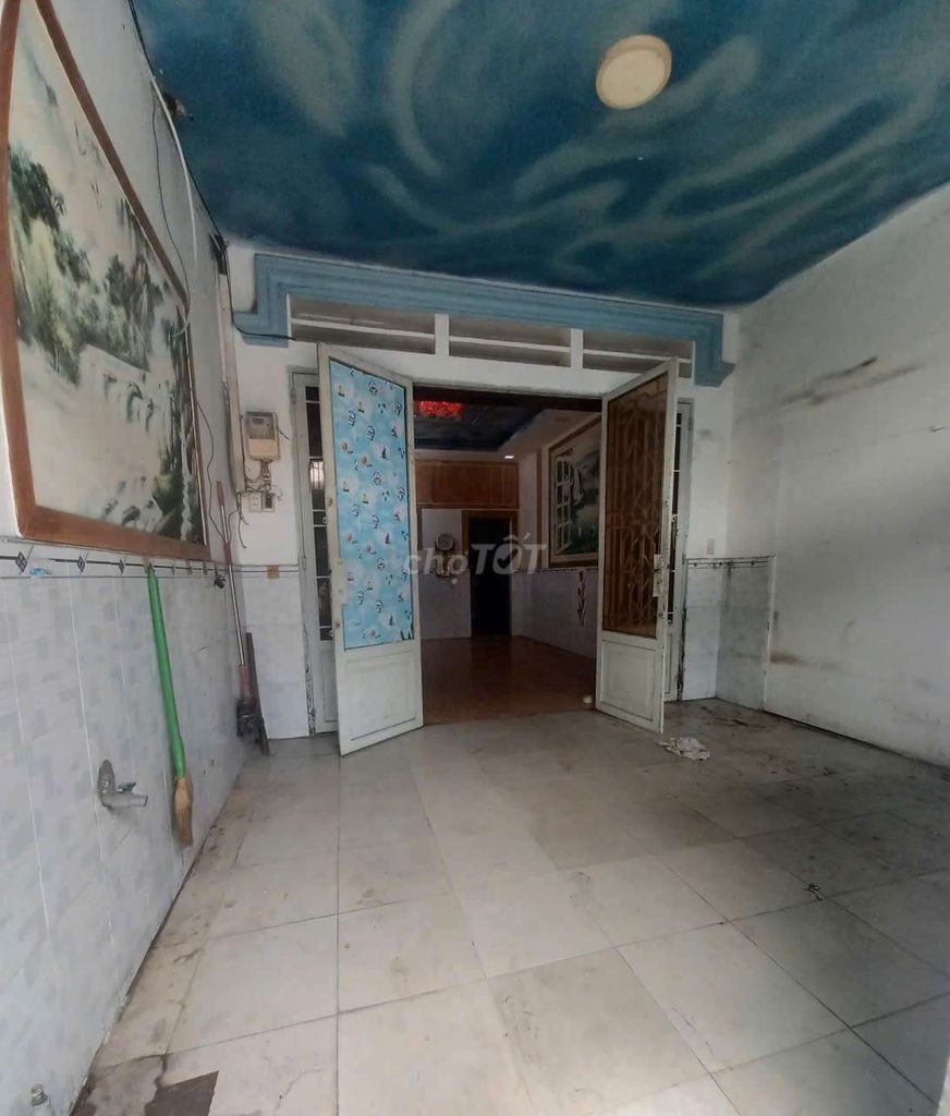 The base is 4.5 feet wide, 4 bedrooms 2 xh Tô Ngọc Vân alley toilets, 1801 15 Gò Vấp