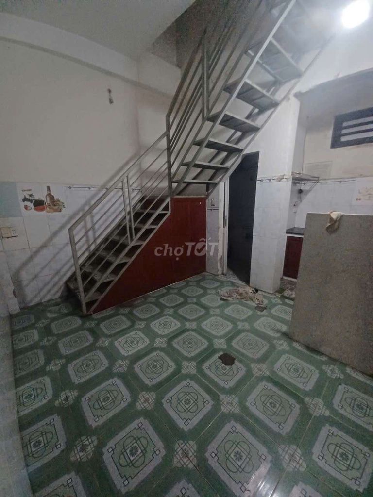 The base is 4.5 feet wide, 4 bedrooms 2 xh Tô Ngọc Vân alley toilets, 1801 15 Gò Vấp