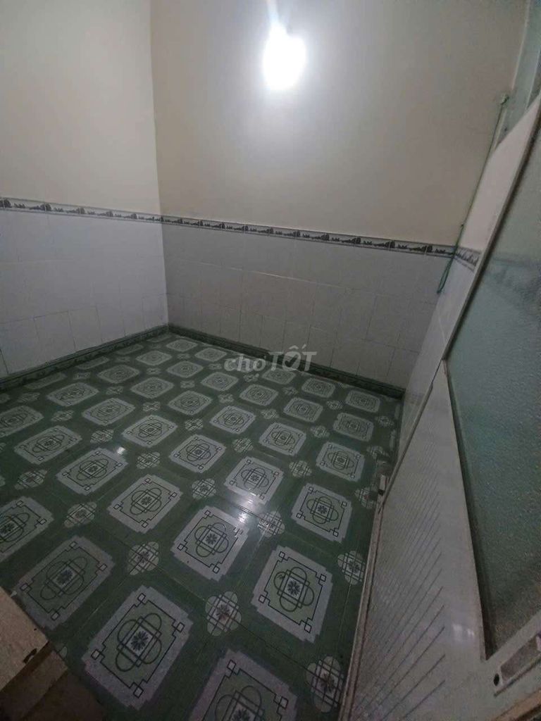 The base is 4.5 feet wide, 4 bedrooms 2 xh Tô Ngọc Vân alley toilets, 1801 15 Gò Vấp