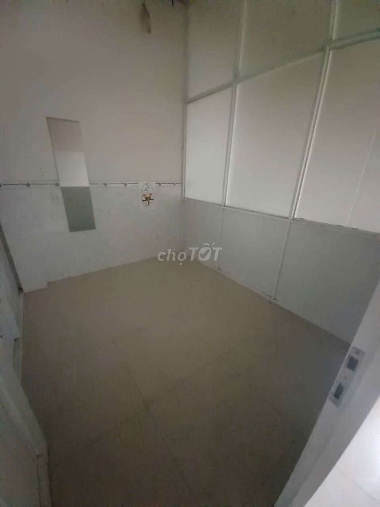 The base is 4.5 feet wide, 4 bedrooms 2 xh Tô Ngọc Vân alley toilets, 1801 15 Gò Vấp
