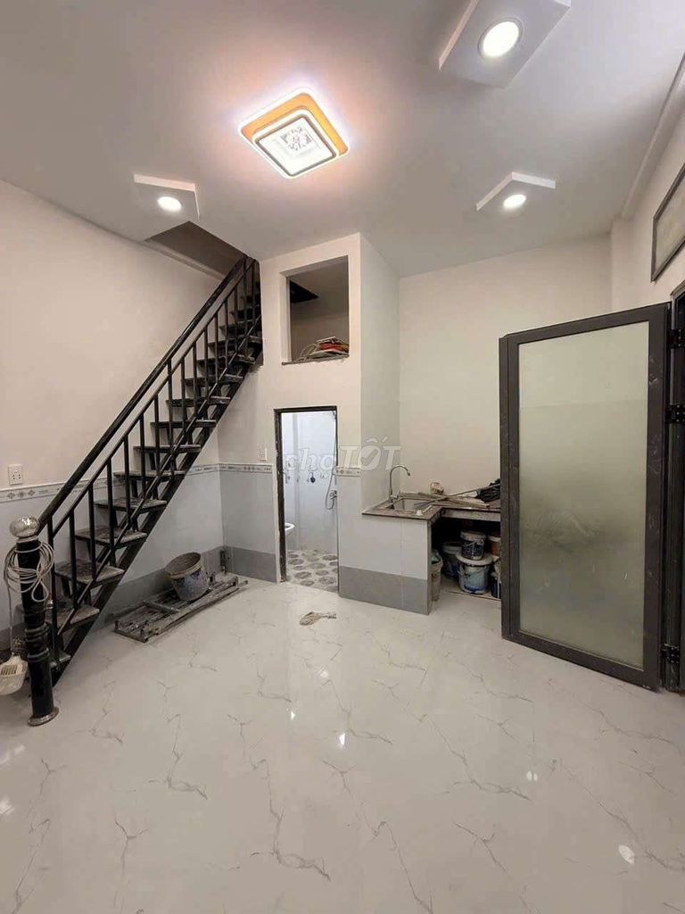 Nice new house. 1 3rd floor. 2th floor bathroom. 14th street.