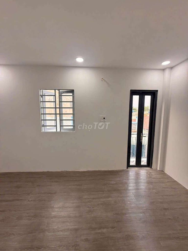Nice new house. 1 3rd floor. 2th floor bathroom. 14th street.