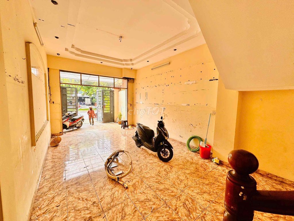 Let's say that the basic cash-- Đồng Đen minus 4.5 x 20 minus 4 floors-- 25 million.