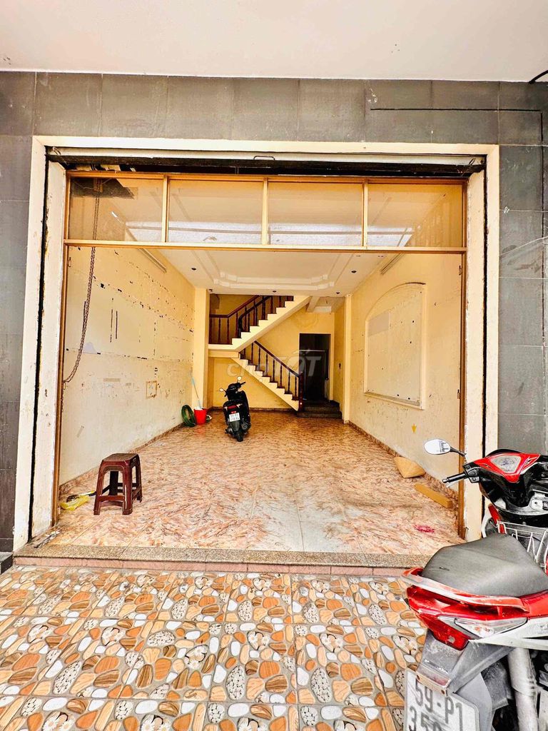 Let's say that the basic cash-- Đồng Đen minus 4.5 x 20 minus 4 floors-- 25 million.