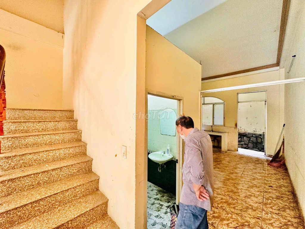 Let's say that the basic cash-- Đồng Đen minus 4.5 x 20 minus 4 floors-- 25 million.