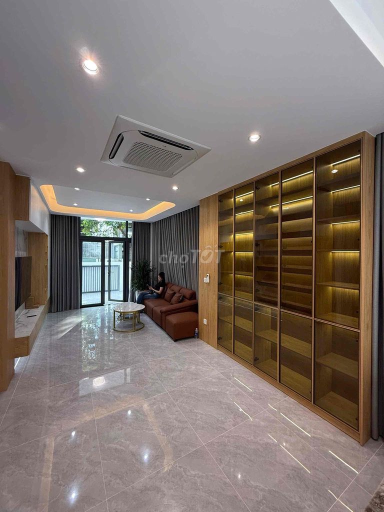 We'll hire the entirety of Dong Long's interior.