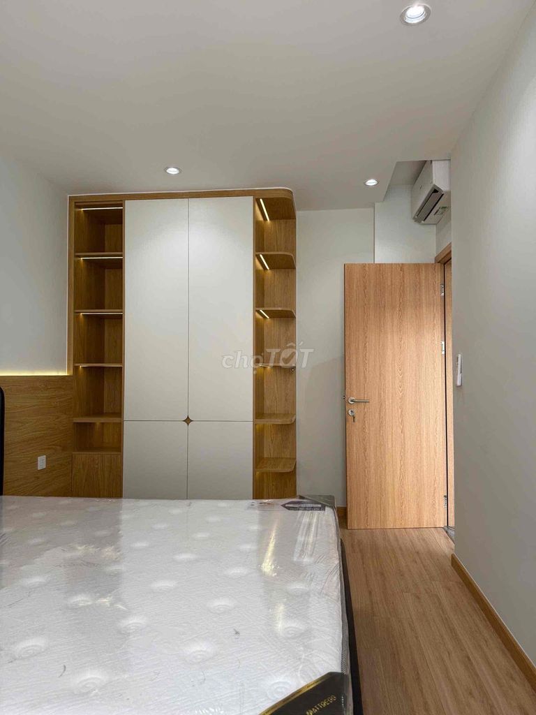 We'll hire the entirety of Dong Long's interior.