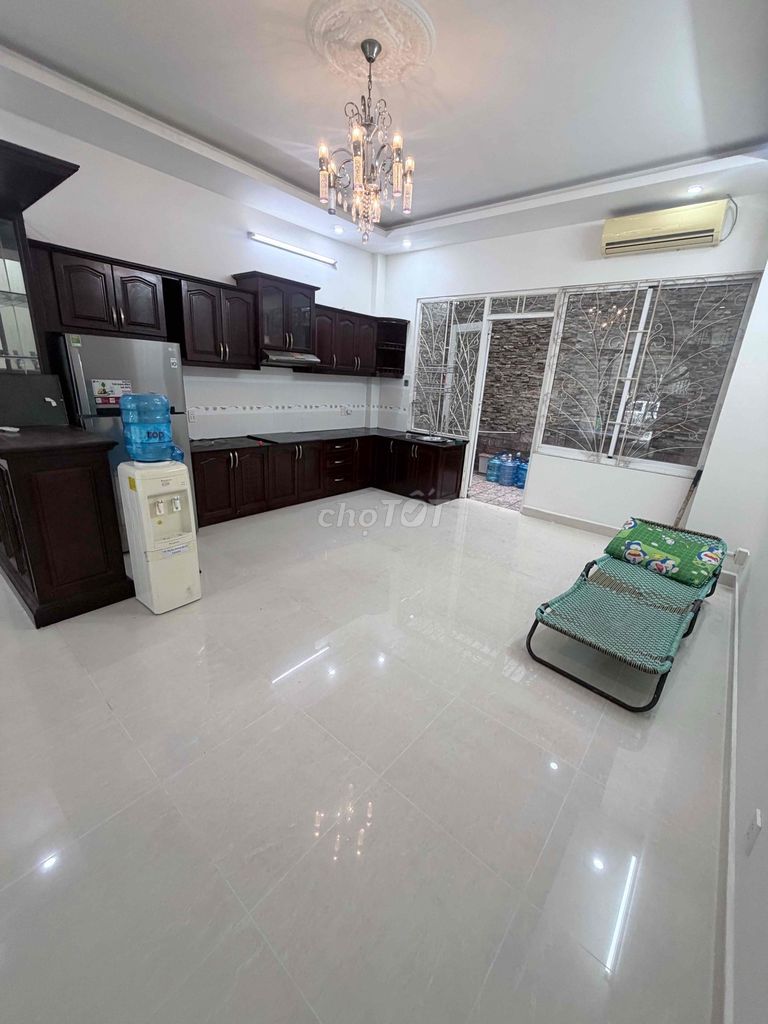 Renting Nguyễn Thượng Hiền street, Bình Thạnh 4 bedroom 5 toilets area 100 meters 2
