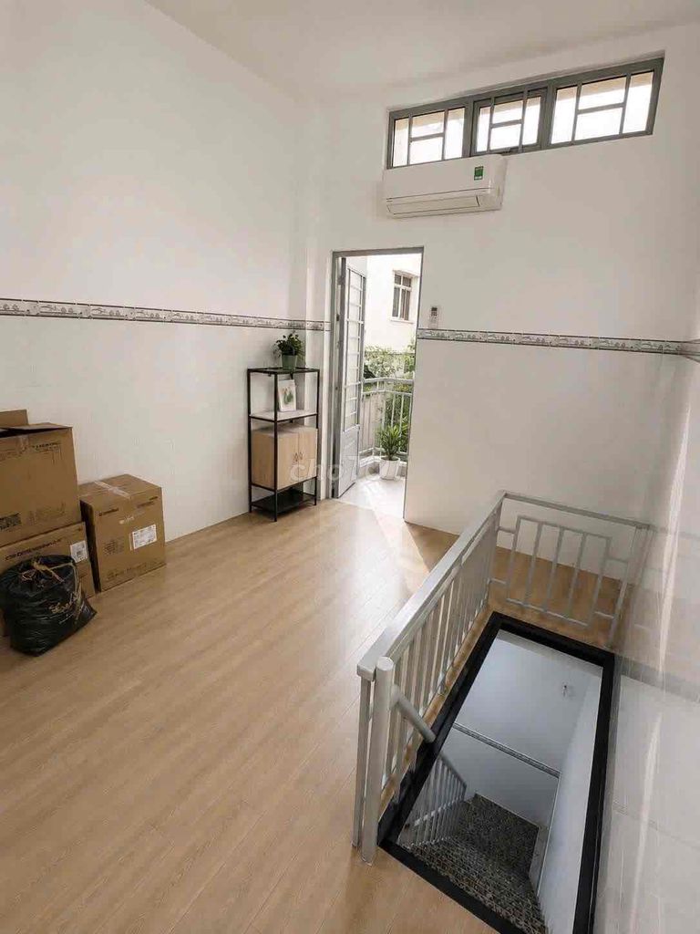 The original building block is full furniture for rent on Nguyễn Văn Linh.