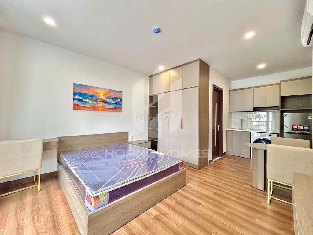 The apartment rents full furniture next to Lakeview City at 2.5 million.