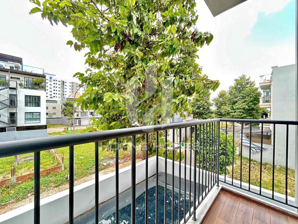 The apartment rents full furniture next to Lakeview City at 2.5 million.