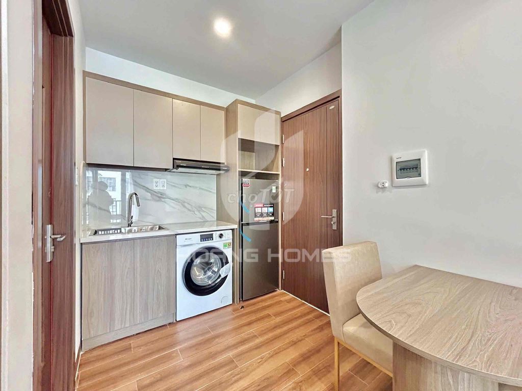 The apartment rents full furniture next to Lakeview City at 2.5 million.