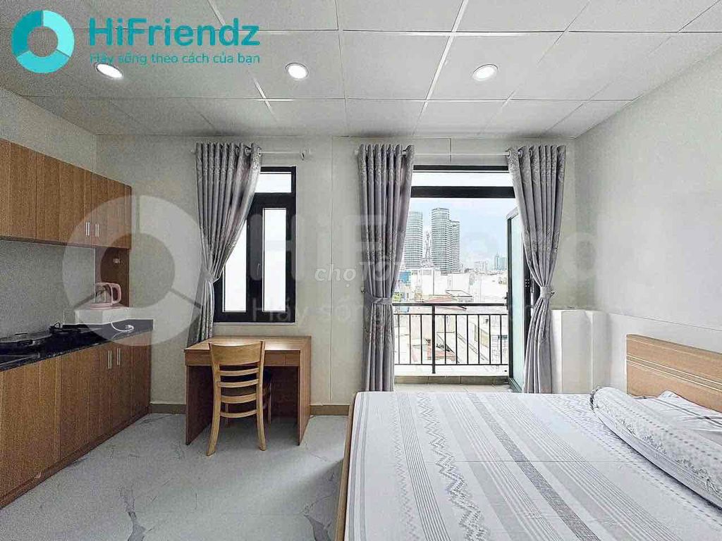 The balcony studio is right here in Nguyễn Hữu Cảnh view.