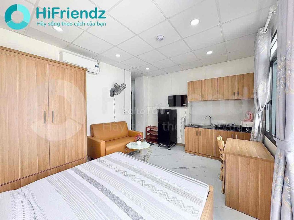 The balcony studio is right here in Nguyễn Hữu Cảnh view.