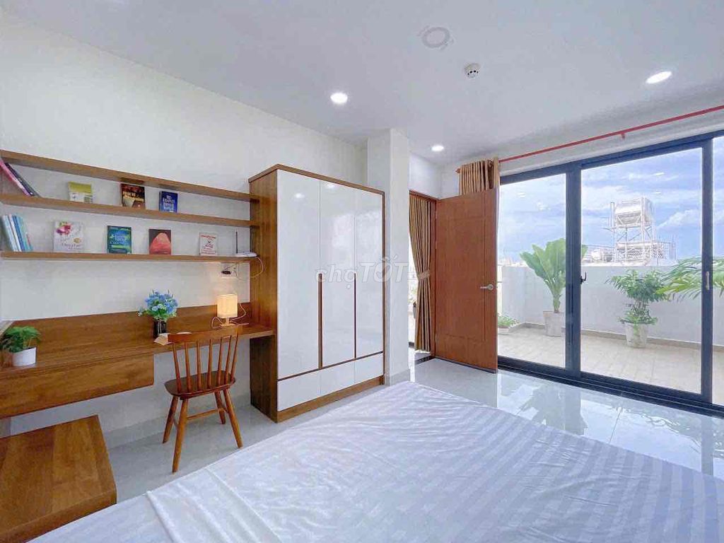 Rent a bedroom at the market.
