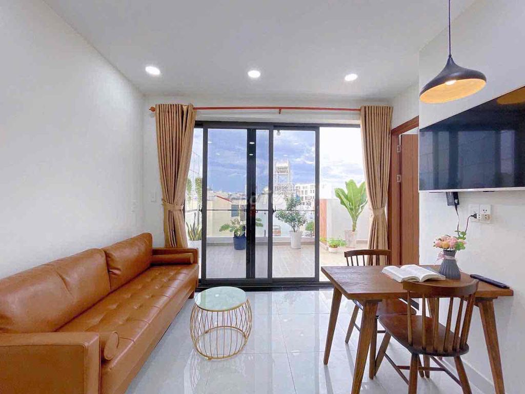 Rent a bedroom at the market.