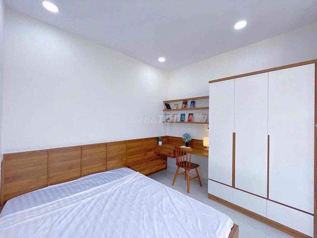 Rent a bedroom at the market.