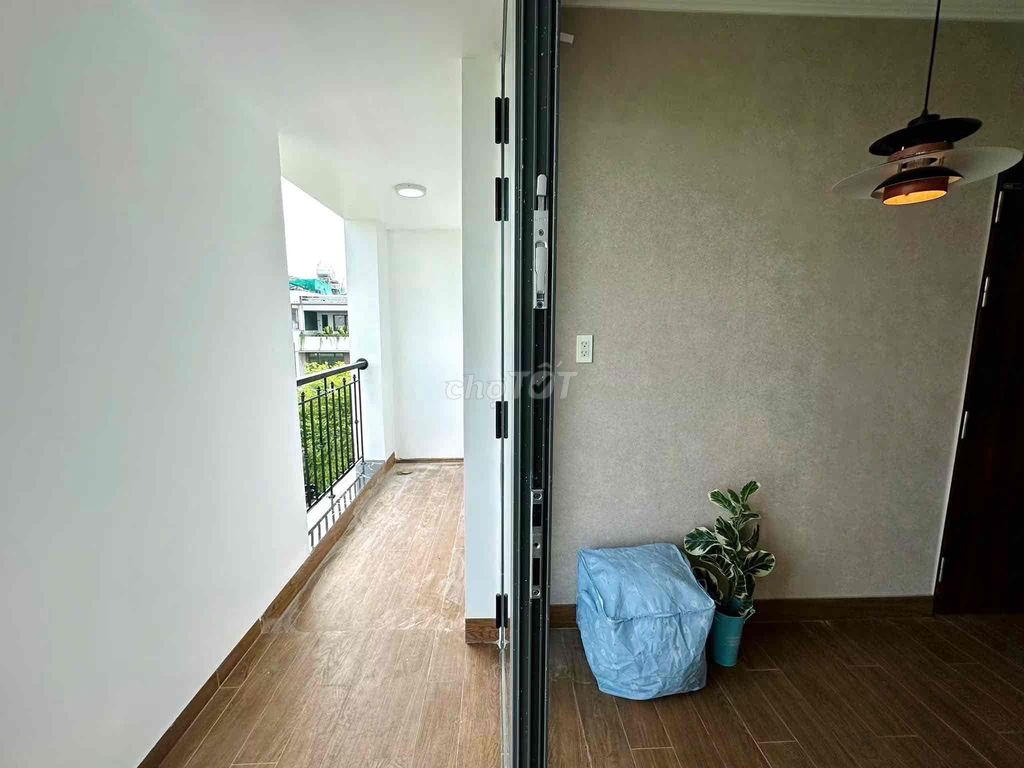 Rent the apartment. Two bedrooms with balconies at the market.