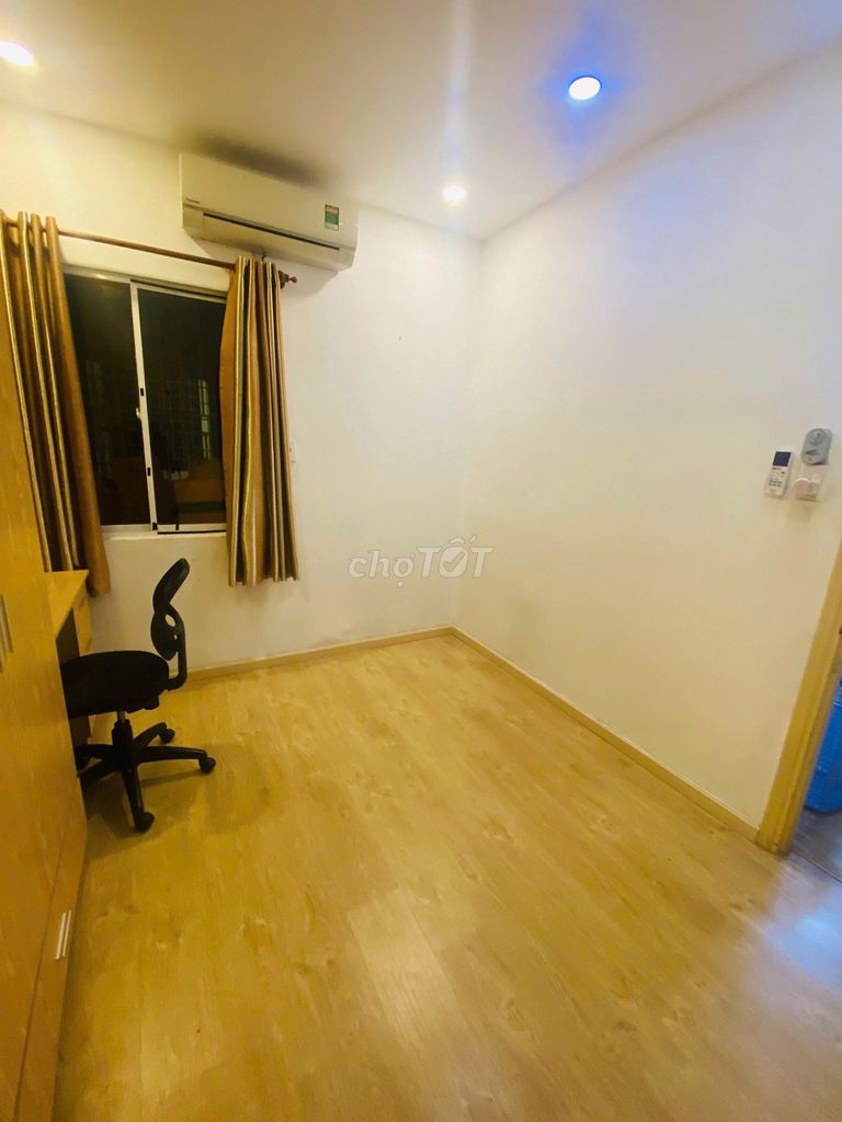 Renting a Cmt8 apartment near the Republic. Two bedrooms cost 10 million.