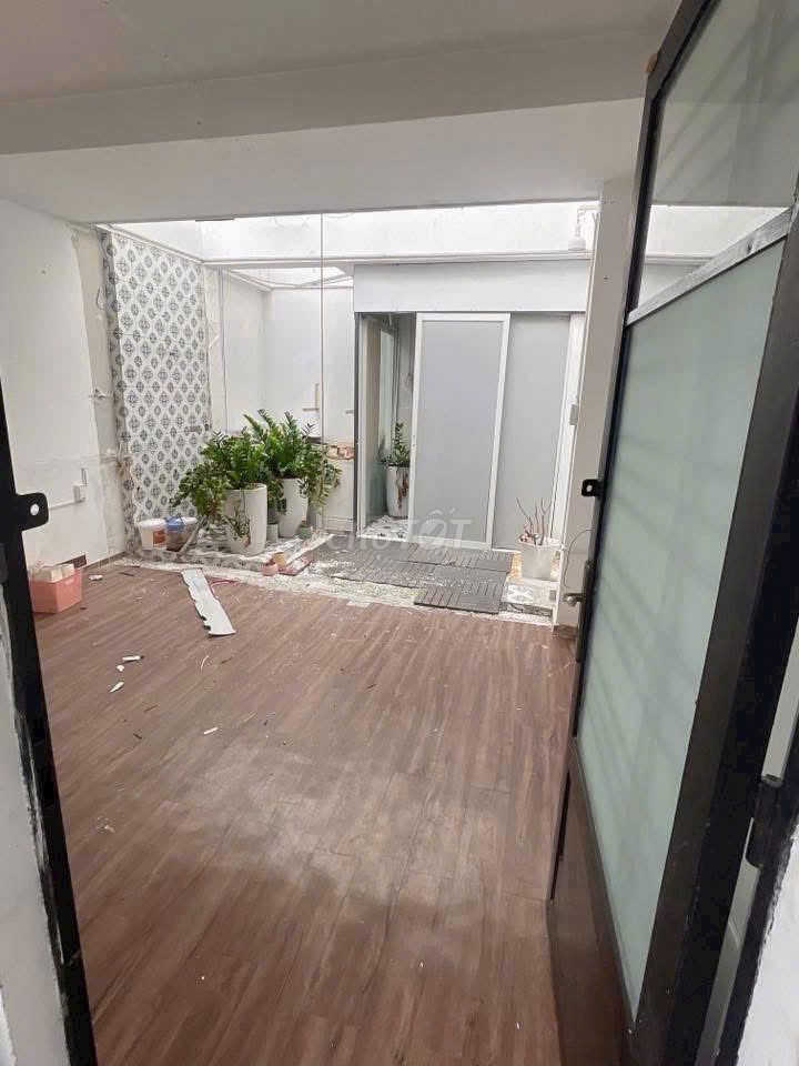 3x low -- Hoa Lan casher, Q.Phú Nhuận - 4 x16 meters, 5 stories, new house