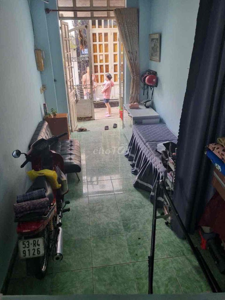 Rent Nguyễn Thượng Hiền.