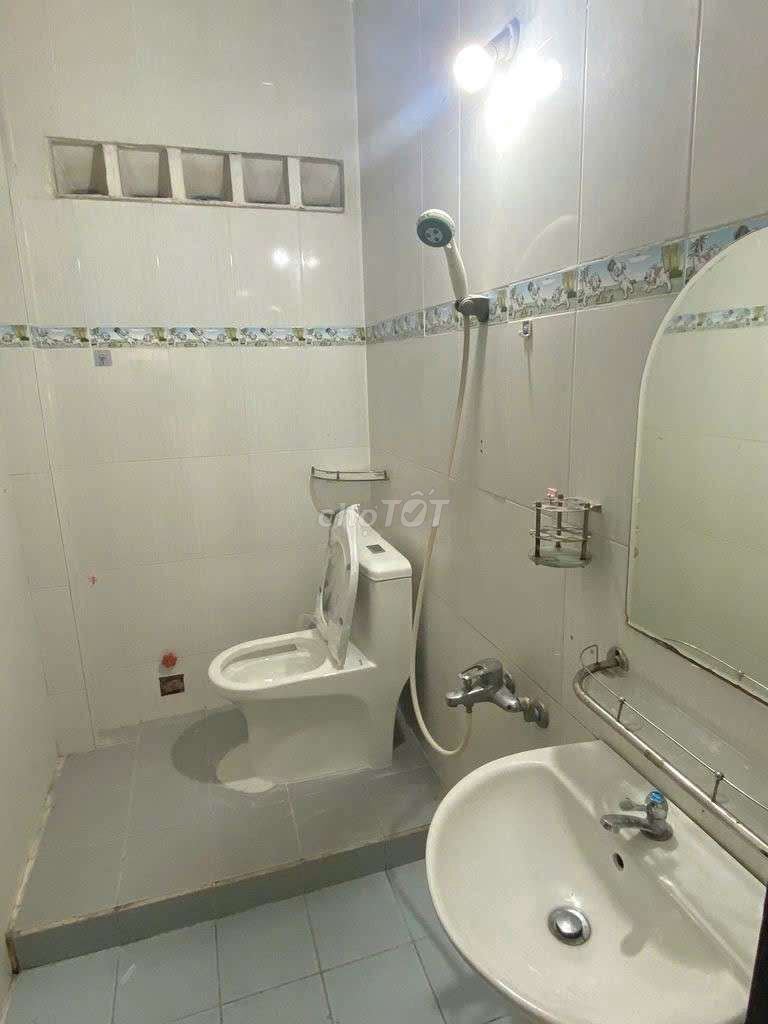 Home 1 :1 :2 5th floor bedroom 5 x 20 m m road Hoàng Quốc Việt